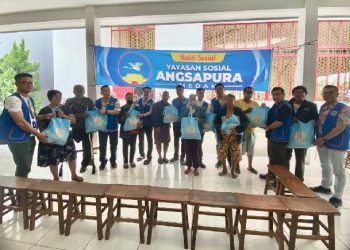 PAKET IMLEK-Jajaran Pengurus TDS Angsapura Tanjung Morawa dan Pengurus Angsapura Medan diabadikan bersama sebelumnya menyerahkan Paket Imlek kepada warga masyarakat Tionghoa di seputaran TDs dan sekitarnya, Jumat (24/01/2025). Foto/medandaily.com/asril tanjung