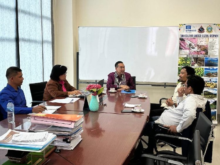 General Manager TCUGGp Dr. Azizul Kholis memimpin rapat perdana akselerasi program kerja Jumat (24/1/2025).