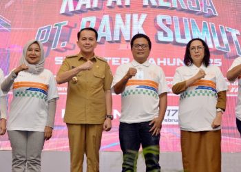 Pj. Gubernur Sumatera Utara (Sumut) Agus Fatoni pimpin rapat kerja PT.Bank Sumut Semester I Tahun 2025 di Ballroom Gedung Bank Sumut Jalan Imam Bonjol Kota Medan, Selasa (18/2/2025). Rapat tersebut dihadiri oleh seluruh Direksi dan Pimpinan PT. Bank Sumut. Foto/Diskominfo Sumut