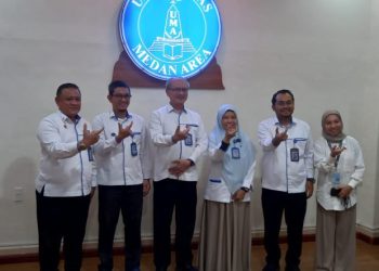 Rektor UMA Prof. Dr. Ir. Dadan Ramdan, MEng, MSc didampingi Wakil Rektor Bidang Penjaminan Mutu Pendidikan dan Pembelajaran Sherlly Maulana, ST, MT, Wakil Rektor Bidang Mutu SDM dan Perekonomian Dr. Dedi Sahputra, S.Sos, MA, Wakil Rektor Bidang Minat Bakat dan Karir Dr. Rizkan Zulyadi, SH, MH, Wakil Rektor Bidang Riset, Publikasi dan Kemitraan Dr. Ir. Rahmad Syah, M.Kom Asean, Eng, APEC, Eng, serta Kabid Humas UMA Zarina Alfandari, S.Psi, di Kampus I UMA, Jalan Kolam No 1 Medan Estate, Rabu (12/2/2025).
