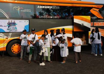BUS GRATIS-Holding Perkebunan Nusantara III (Persero) melalui sub holding PTPN IV PalmCo telah menyiapkan sedikitnya 23 armada bus gratis untuk melayani lebih dari 900 pemudik jelang perayaan Idulfitri 1446 Hijriah tahun 2025 ini. Foto/medandaily.com/ist