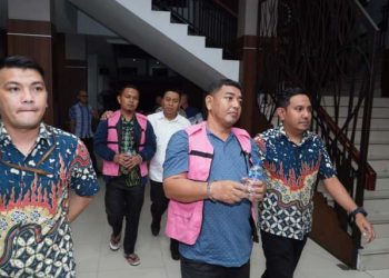 Kejati Sumut menahan dua orang terduga pelaku kasus dugaan korupsi yang melibatkan penyelenggara negara di lingkungan Cabang Dinas Pendidikan Provinsi Sumatera Utara di Batubara.