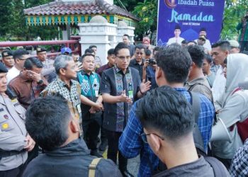 Wali Kota Medan Rico Wass menerima aksi demo mahasiswa, Sabtu (15/3/2025).