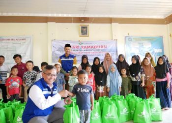 PT SMGP bersama anak yatim.