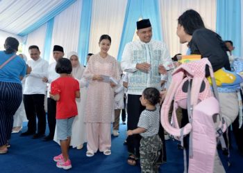 Gubernur Sumatera Utara (Sumut) Bobby Nasution didampingi Ketua TP PKK Provinsi Sumut Kahiyang Ayu dan Wakil Gubernur Sumut Surya menggelar Open House Idulfitri 1446 H di Rumah Dinas Gubernur Sumut Jalan Sudirman Kota Medan, Senin (31/3/2025). Diskominfo Sumut