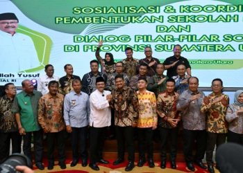 Gubernur Sumut, Bobby Nasution menghadiri Dialog Pilar-Pilar Sosial dan Koordinasi Sosialisasi dengan Kepala Daerah se Sumatera Utara bersama Menteri Sosial Republik Indonesia Saifullah Yusuf di Aula Raja Inal Siregar, Lantai 2 Kantor Gubernur Sumut, Jalan Diponegoro No. 30, Medan, Jum'at (11/4/2025). Foto/Diskominfo Sumut