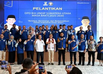 Gubernur Sumut Muhammad Bobby Afif Nasution menghadiri acara pelantikan DPD Ikatan Alumni (IKA) Universitas Diponegoro (UNDIP) Sumut masa bakti 2025-2030 di Hall Bank BRI Kanwil Medan Jalan Puteri Hijau Medan, Sabtu (26/4/2025). Foto/Diskominfo Sumut