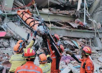 Evakuasi korban gempa di Myanmar. Foto/INH