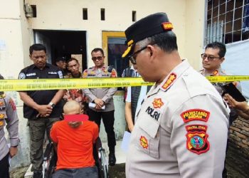 Kapolrestabes Medan Kombes Pol Gidion Arif Setyawan saat mengintrogasi tersangka di lokasi kejadian, Rabu (9/4/2025).
