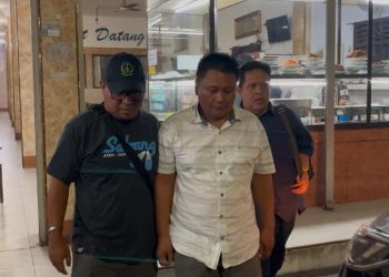 Kejati Sumut dipimpin oleh Asintel Kejati Sumut Andri Ridwan, SH,MH berhasil mengamankan Daftar Pencarian Orang (DPO) Terpidana Agus Nugroho di salah satu rumah makan di kawasan Tanjung Morawa, Jumat (11/4/2025).