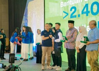 BIMBEL-PTPN IV PalmCo, Sub Holding PTPN III (Persero) menjalin kerjasama dengan lembaga kursus pendidikan guna membiayai 100 siswa SMA untuk dapat mengikuti bimbingan belajar (Bimbel) persiapan memasuki perguruan tinggi. Sebanyak 90 anak dari bimbel gratis bantuan PalmCo lulus PTN, 6 anak di antaranya diterima di 10 kampus unggulan yang ada di Indonesia. Foto/medandaily. com/ist