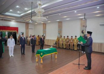 Wali Kota Medan Rico Waas melantik 4 pejabat Administrator, di Balai Kota Medan, Senin (23/6/2025) sore.