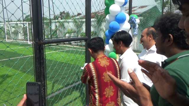 Pemotongan pita saat Grand Opening Prima Mini Soccer dan Akademi Fascho Prima Jalan Persatuan Raya, Desa Helvetia, Deli Serdang, kawasan Marelan perbatasan Kota Medan, Jumat (13/6/2025).