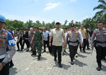Gubernur Sumatera Utara (Sumut) Bobby Nasution, bersama Kapodasu Irjen Pol Whisnu Hermawan Februanto, Pangdam I/BB Mayjen TNI Rio Firdianto, Kajatisu Harli Siregar, Ketua DPRD Sumut Erni Ariyanti, memimpin langsung pembongkaran tempat hiburan malam, Marcopolo di Kota Binjai, Kamis (14/08/2025) Diskominfo Sumut