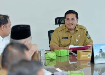 Sekretaris Daerah Sumut, Togap Simangunsong memimpin rapat tindak lanjut revitalisasi Sekolah Rakyat di Kota Padangsidimpuan yang berlangsung di Ruang Rapat Sekretaris Daerah Provinsi Sumut, Kantor Gubernur Sumut Jalan Diponegoro 30, Kota Medan, Senin (15/9/2025). Foto/Diskominfo Sumut