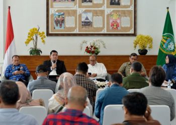 Pemerintah Provinsi Sumatera Utara (Sumut) melalui sejumlah Organisasi Perangkat Daerah Provinsi Sumut melakukan Konferensi Pers di Anjungan Dekranasda Kantor Gubernur Sumut Jalan Diponegoro Kota Medan, Rabu (17/9/2025). Hal tersebut dilakukan terkait Sumut yang telah meraih predikat Universal Health Coverage (UHC). Foto/Diskominfo Sumut