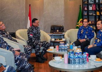 Wali Kota Medan Rico Tri Putra Bayu Waas menerima kunjungan Komandan Daerah Angkatan Laut (Dankodaeral) I Laksamana Muda TNI Deny Septiana di Rumah Dinas Wali Kota Medan, Jalan Sudirman, Rabu (17/9/2025).