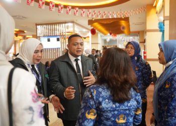 Kepala Dinas PMPTSP Kota Pematangsiantar, Soefie M. Saragih, menerima kunjungan 19 orang peserta PKA di Mal Pelayanan Publik (MPP) Pematangsiantar yang berlokasi di lantai-3 Gedung Ramayana Department Store, Jl. Sutomo Kecamatan Siantar Timur.