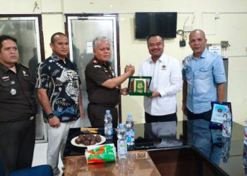 Kajati Sumut Dr Harli Siregar saat mengunjungi Pengurus PWI Sumut di kantor di Jalan Adinegoro Medan, Jumat (26/9/2025) sore.