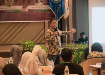 Prof. Syawal Gultom saat menjadi narasumber pada acara the 7th International Conference on Innovation in Education, Science and Culture (ICIESC 2025), di Le Polonia Hotel, Selasa (16/9/2025).