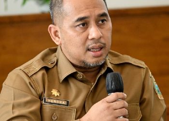 Kadis PUPR Sumut Hendra Darmawan Siregar saat melakukan konferensi pers di ruang Dekranasda lantai 1 Kantor Gubernur Sumut, Jalan Diponegoro Sumut, Senin (22/9/2025). Foto/Diskominfo Sumut