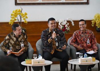 Konferensi Pers bersama Gubernur Sumatera Utara (Sumut) Muhammad Bobby Nasution dan Jajaran Direksi Bank Sumut terkait "Dari Daerah Untuk Daerah : Bank Sumut sebagai Pilar Keuangan Pembangunan", Kegiatan ini difasilitasi Dinas Kominfo Sumut ini berlangsung di Lobby Dekranasda Lantai 1 Kantor Gubernur Sumut Jalan Diponengoro Nomor 30 Medan, Kamis (30/10/2025). Foto/Diskominfo Sumut 