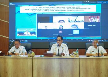 Wali Kota Medan, Rico Tri Putra Bayu Waas, saat memimpin Rapat Koordinasi Evaluasi Pelaksanaan Monitoring Controlling Surveillance for Prevention (MCSP) dan Survei Penilaian Integritas (SPI) Tahun 2025 di Balai Kota, Rabu (8/10/2025).