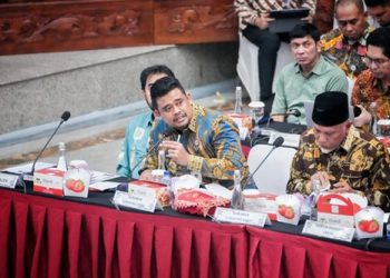 Gubernur Sumatera Utara (Sumut) Muhammad Bobby Afif Nasution mengikuti rapat percepatan rehabilitasi dan rekonstruksi pascabencana alam wilayah Sumatera yang berlangsung di Ruang Sasana Bhakti Praja, Kementerian Dalam Negeri, Jakarta, Kamis (15/1/2026). Foto/Diskominfo Sumut